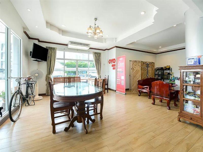 Oyo 350 Mae Saeng Place Hotel Si Racha