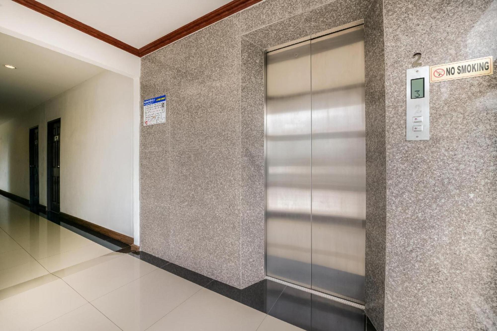 Oyo 350 Mae Saeng Place 2*